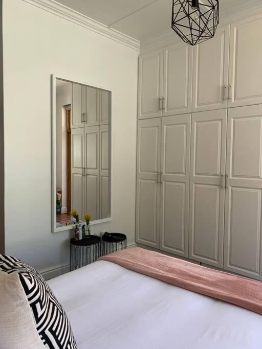 1-Bedroom Sea Point Gem - Perfect Location! Кейптаун Екстериор снимка