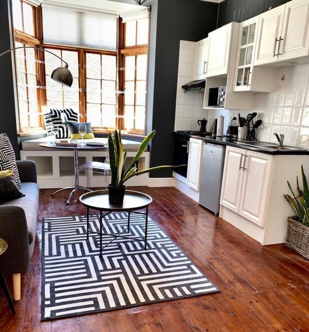 1-Bedroom Sea Point Gem - Perfect Location! Кейптаун Екстериор снимка